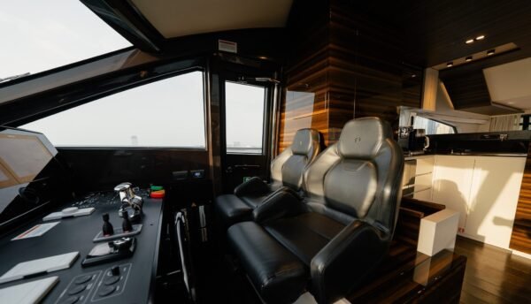 Ferretti 670/Hourly - Image 5