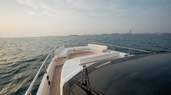 Ferretti 670/Hourly - Image 9