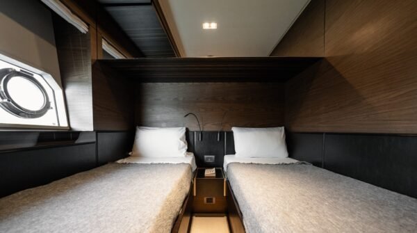 Ferretti 670/Hourly - Image 3