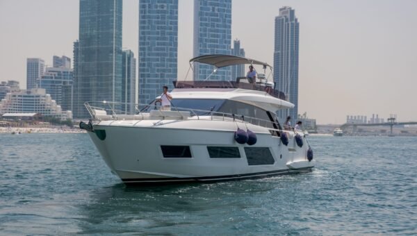 Ferretti 670/Hourly - Image 2
