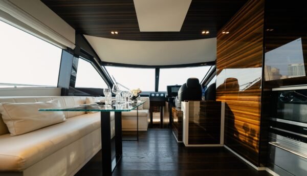 Ferretti 670/Hourly - Image 7
